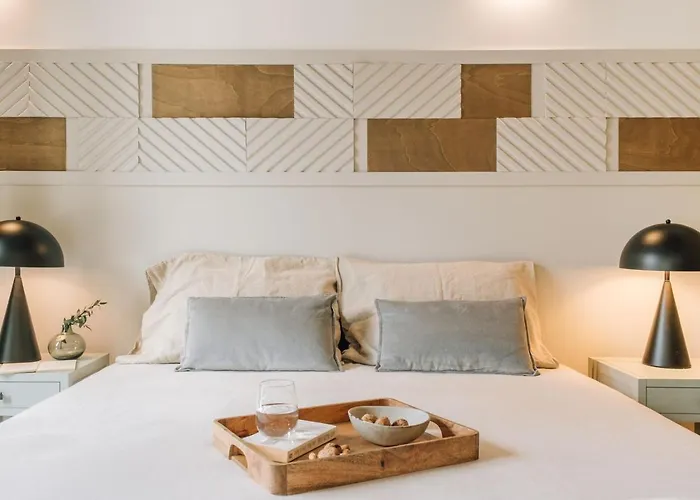 Peniche - 2 Bedrooms And Terrace In Santo Antonio * Лісабон