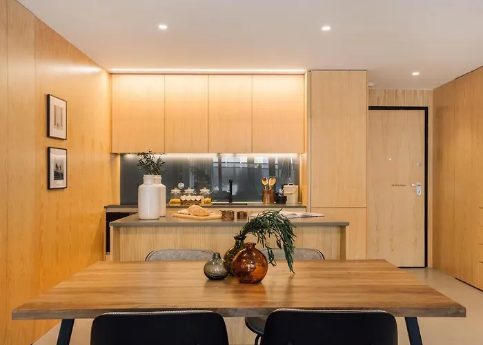 Peniche - 2 Bedrooms And Terrace In Santo Antonio * Лісабон